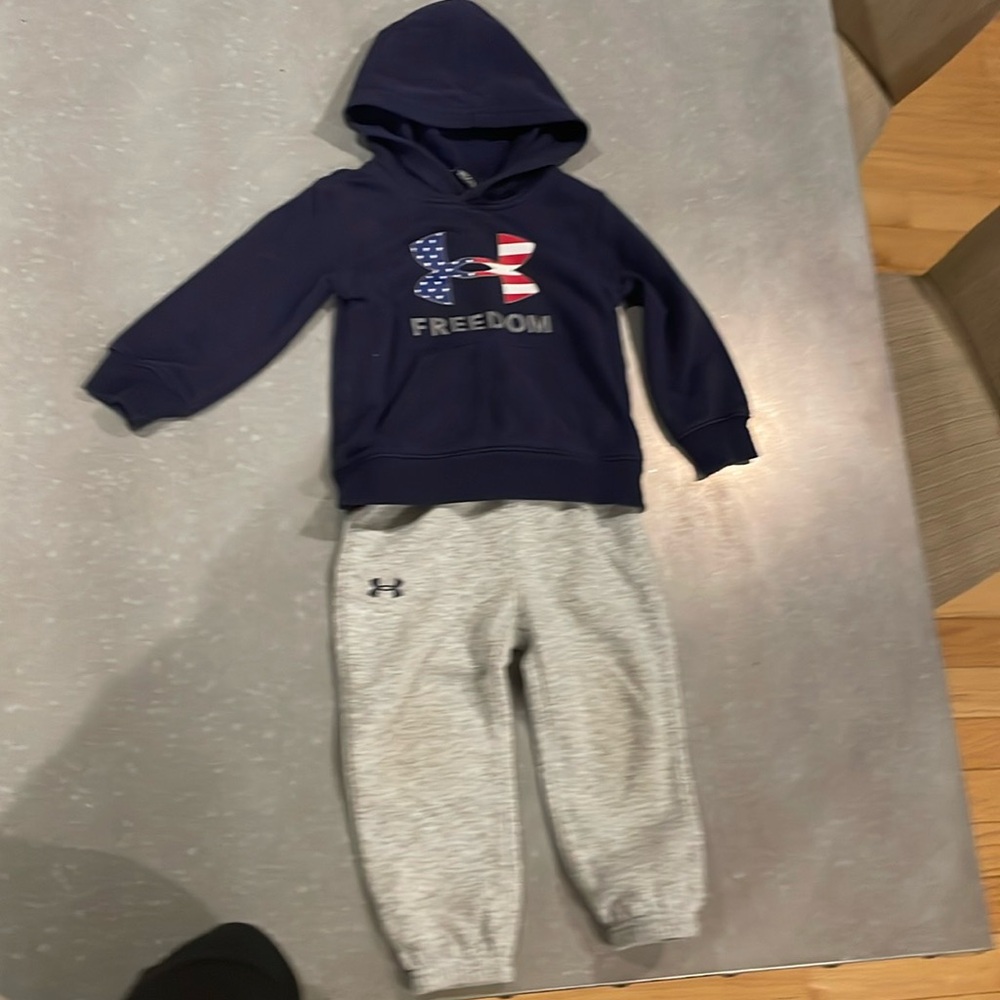 Size 2T boys under armor sweat suit